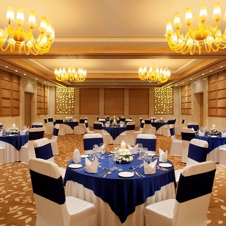 Radisson Blu Hotel New Delhi Dwarka Étterem fotó The Imperial Ball Room