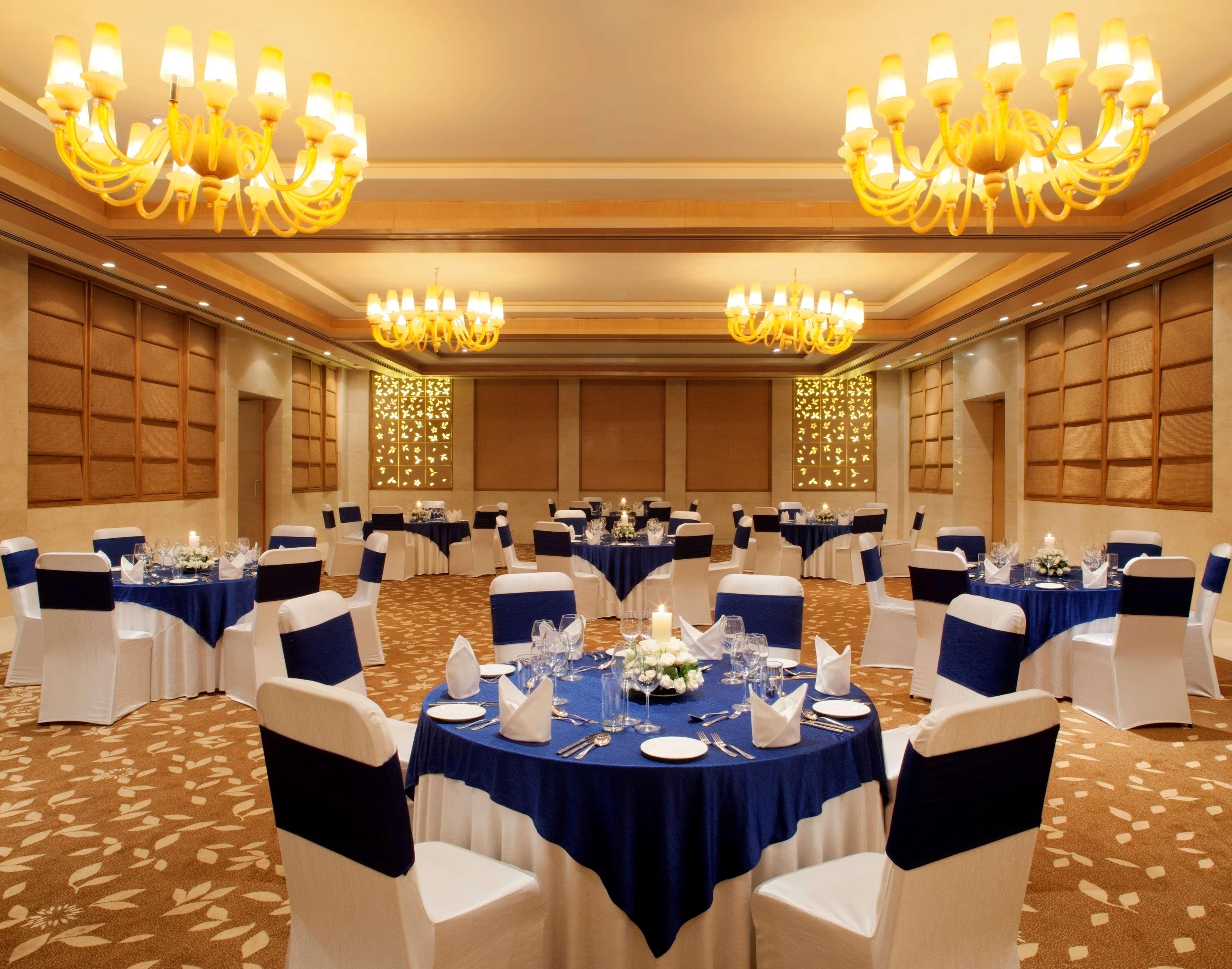 Radisson Blu Hotel New Delhi Dwarka Étterem fotó The Imperial Ball Room
