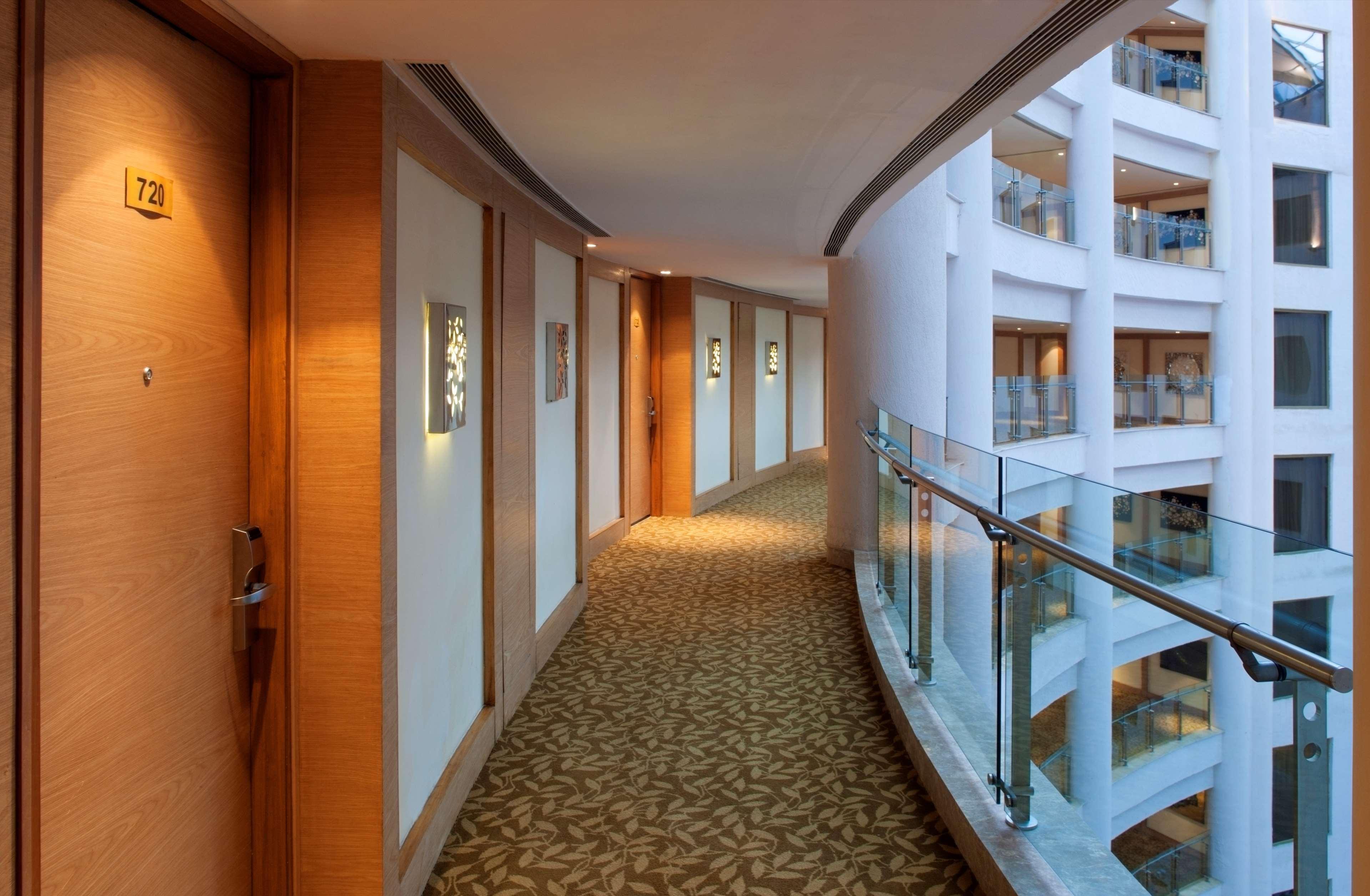 Radisson Blu Hotel New Delhi Dwarka Beltér fotó A corridor