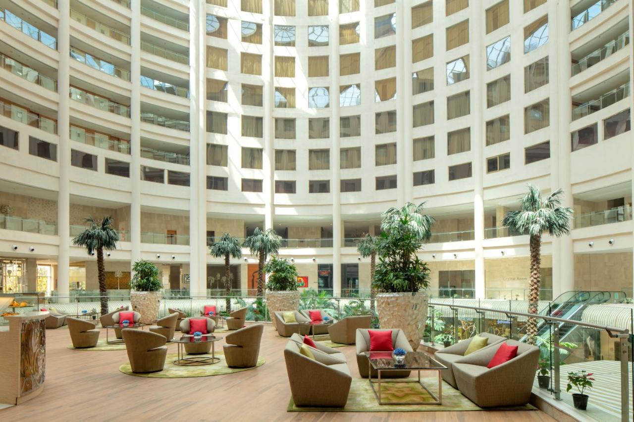 Radisson Blu Hotel New Delhi Dwarka Kültér fotó The lobby of the hotel