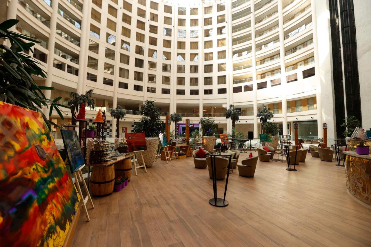 Radisson Blu Hotel New Delhi Dwarka Kültér fotó The lobby of the hotel