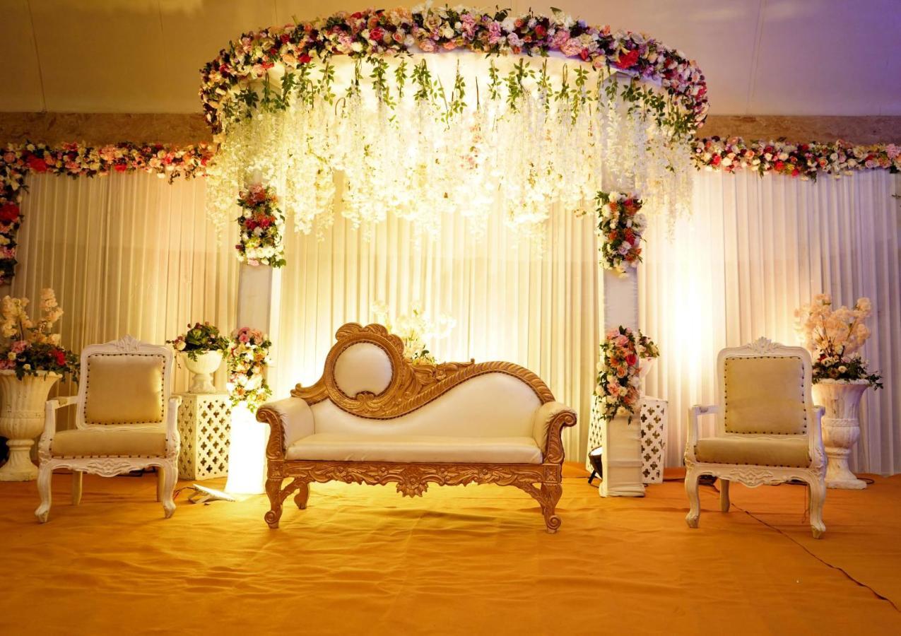 Radisson Blu Hotel New Delhi Dwarka Kültér fotó A modern Malay wedding reception