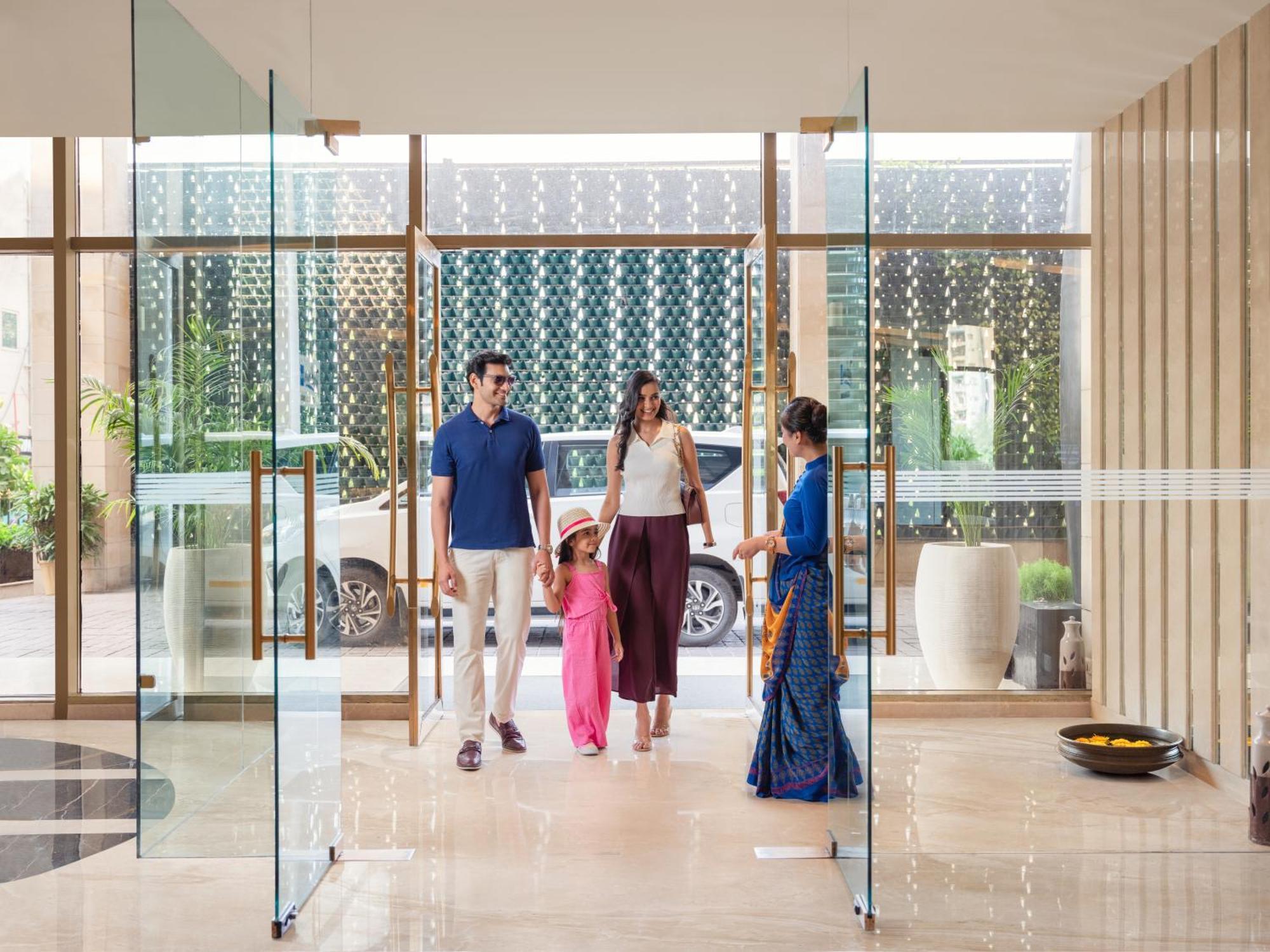 Radisson Blu Hotel New Delhi Dwarka Kültér fotó The Oberoi, Mumbai