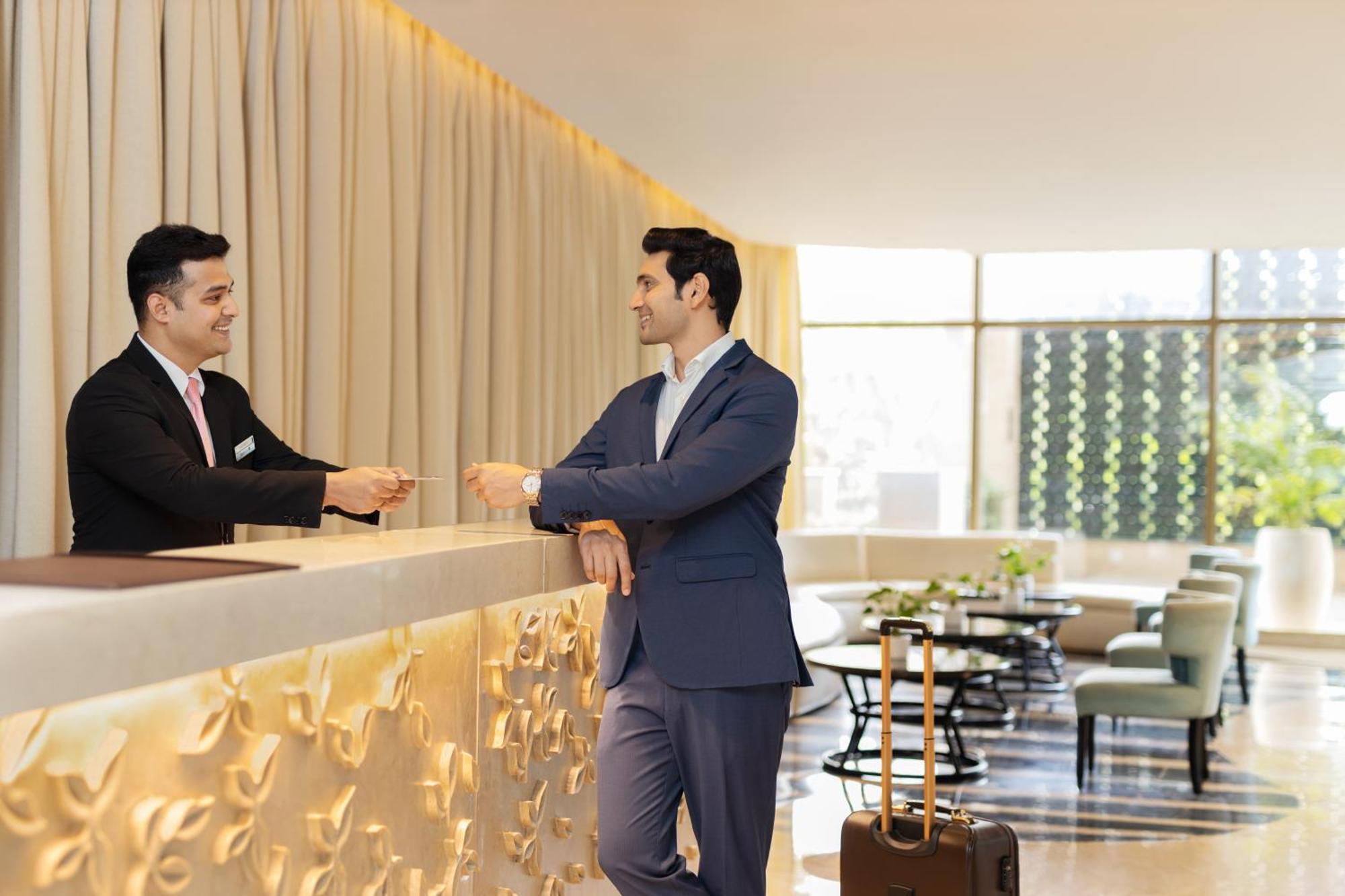 Radisson Blu Hotel New Delhi Dwarka Kültér fotó A guest checking in at a hotel