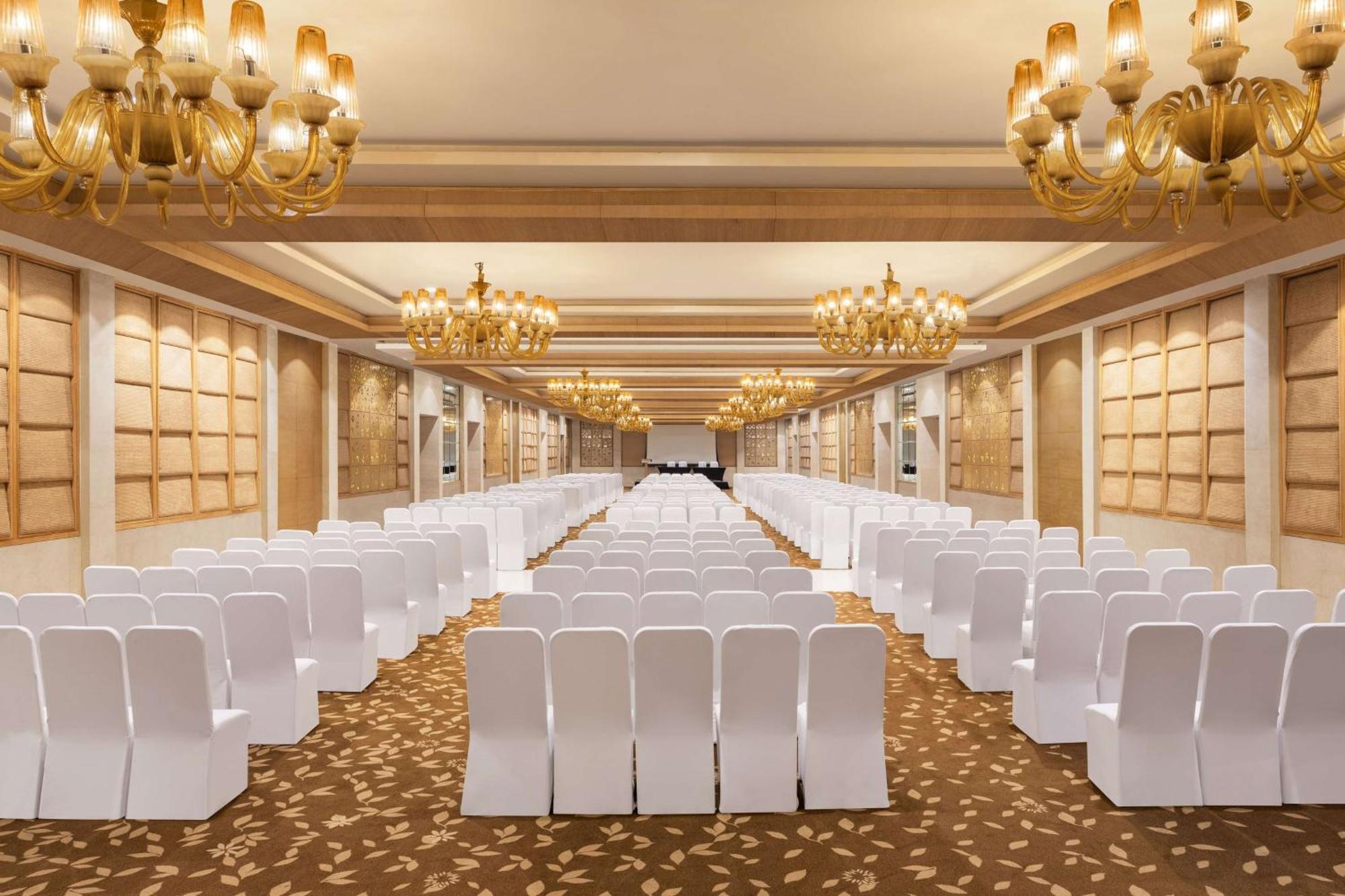 Radisson Blu Hotel New Delhi Dwarka Kültér fotó The Royal Hall