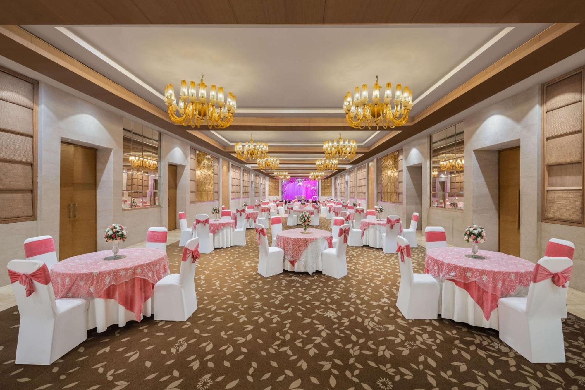 Radisson Blu Hotel New Delhi Dwarka Kültér fotó The Grand Ballroom