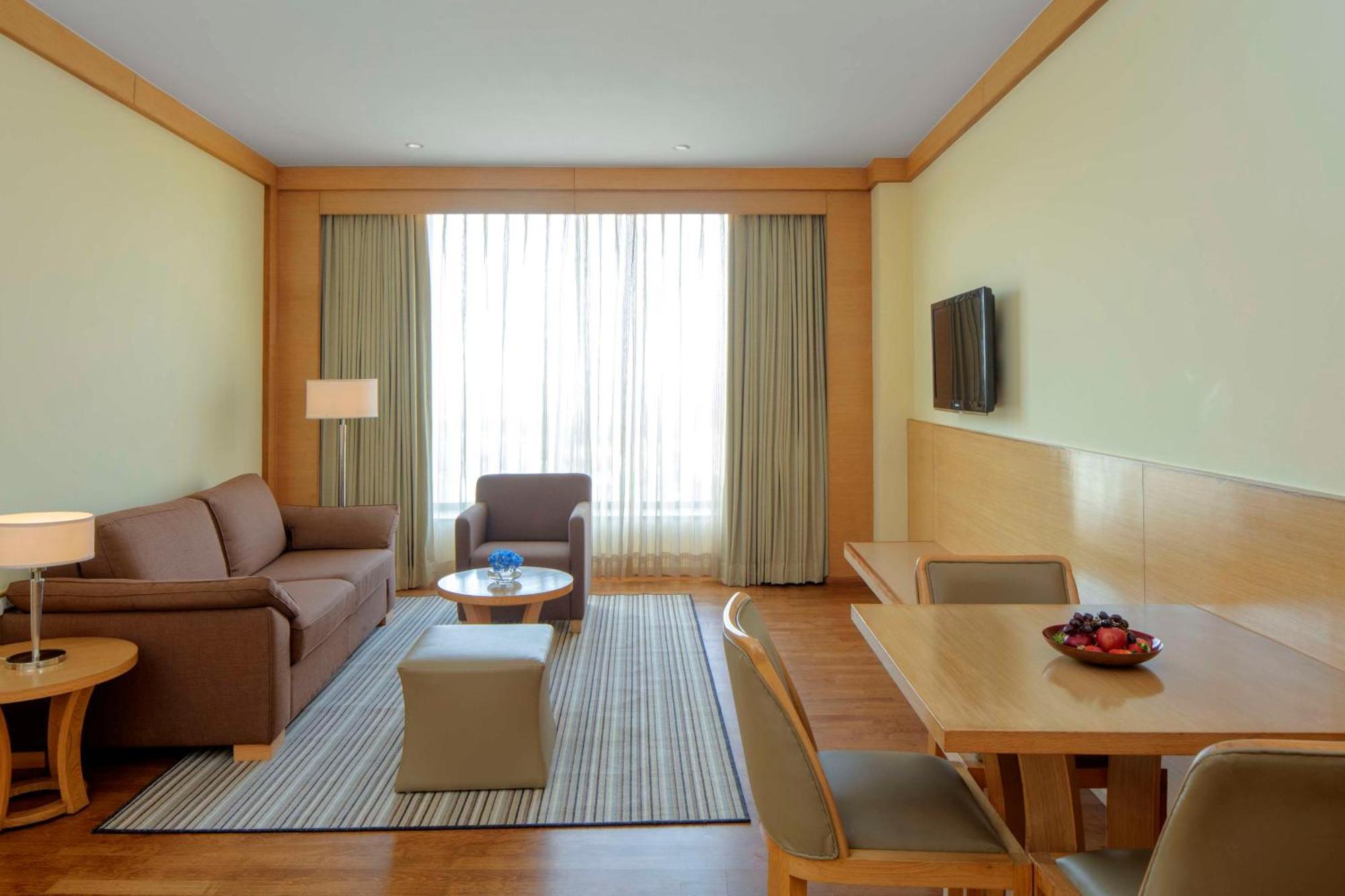 Radisson Blu Hotel New Delhi Dwarka Kültér fotó A living room at the Park